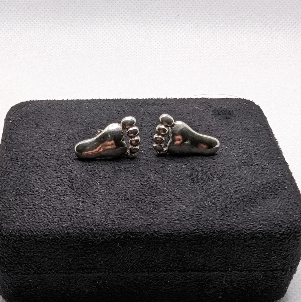 Cute  foot studs